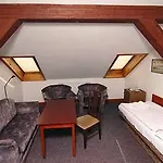 & Royal Standard Отель 3*