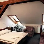 & Royal Standard Отель Прага