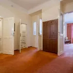 & Royal Standard Отель 3*