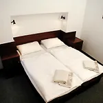 & Royal Standard Отель