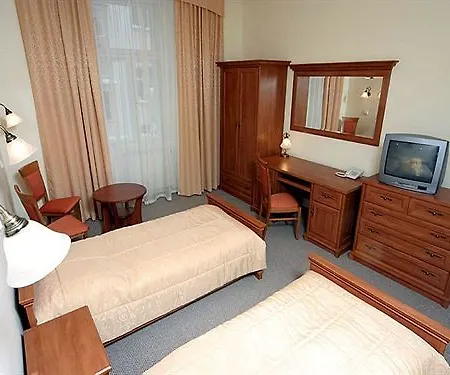 & Royal Standard Otel