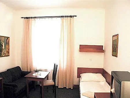 & Royal Standard Otel 3*