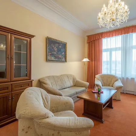& Royal Standard Prag