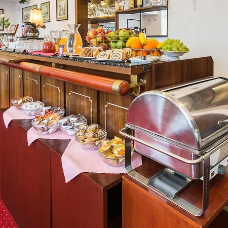 Hotel & Royal Standard