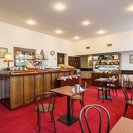 Hotel & Royal Standard