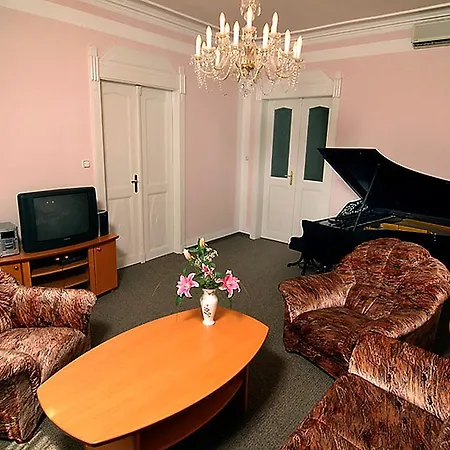 & Royal Standard 3* Prague