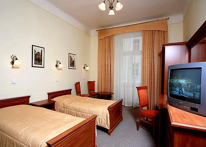 & Royal Standard Hotel
