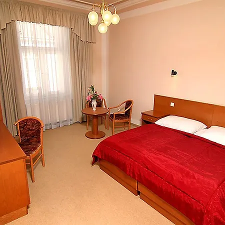 Отель & Royal Standard